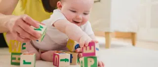 Das Reinigen von Babyspielzeug